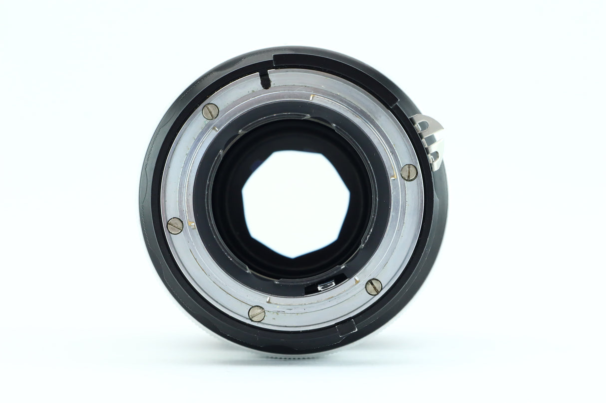 نيكون نيكور-كيو 135 ملم 2,8