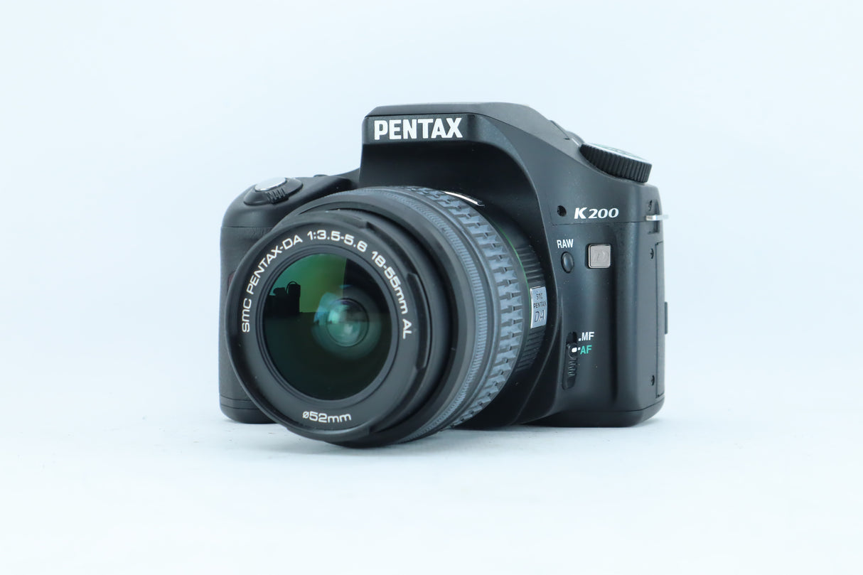 Pentax K200D with SMC Pentax-DA 18-55mm f/3.5-5.6 AL | S/N: 2902984