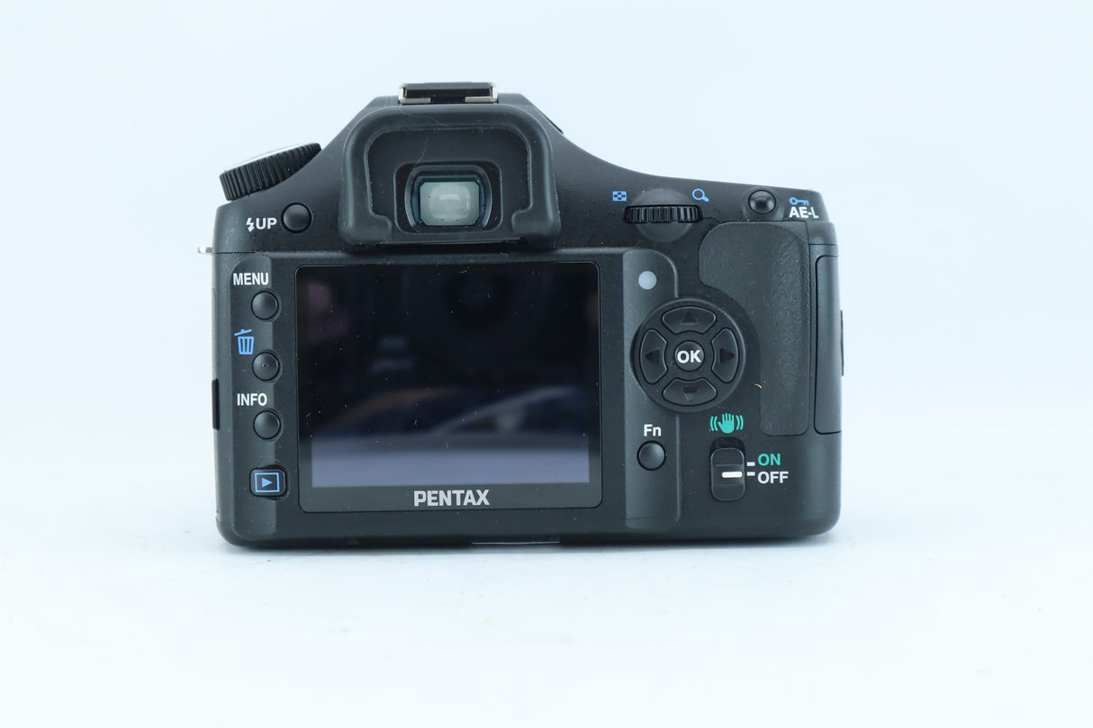 Pentax K200D with SMC Pentax-DA 18-55mm f/3.5-5.6 AL | S/N: 2902984