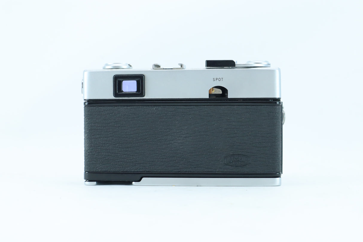 Olympus 35 SP with 42mm f/1.7 G. Zuiko | S/N: 334432