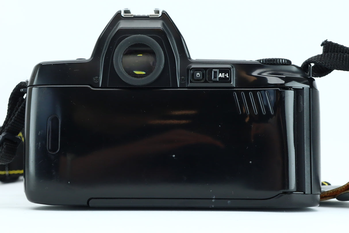 Nikon AF F-801 + AF NIKKOR 35-80mm 4-5,6