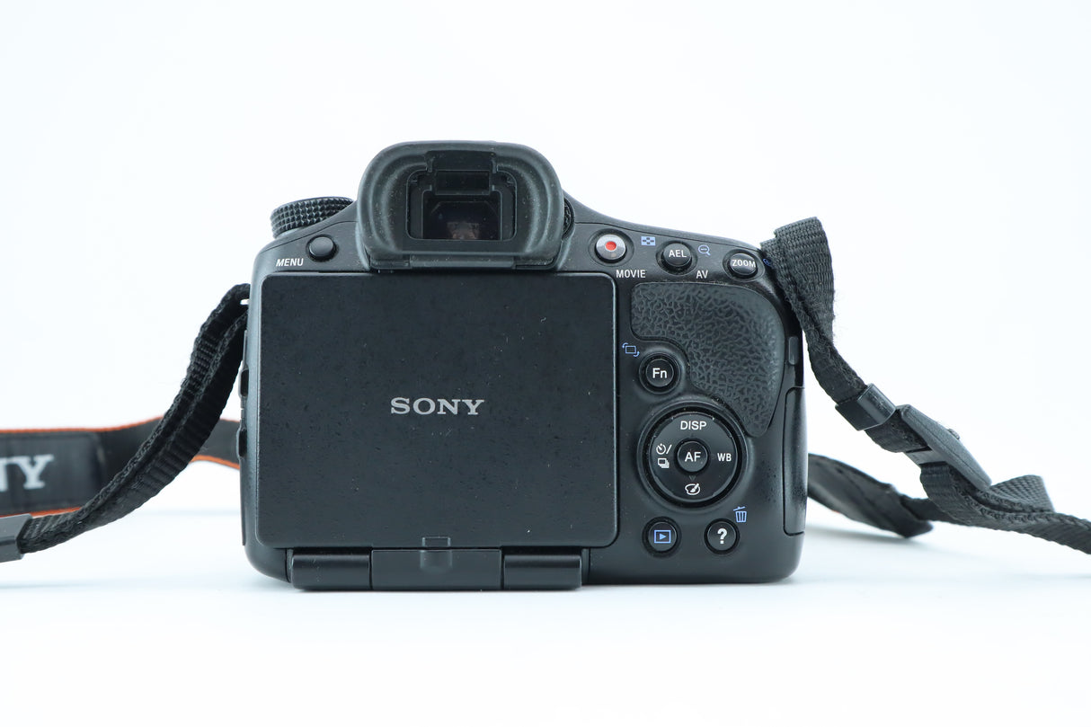 Sony A57 with 3.5-5.6/18-55mm Lens