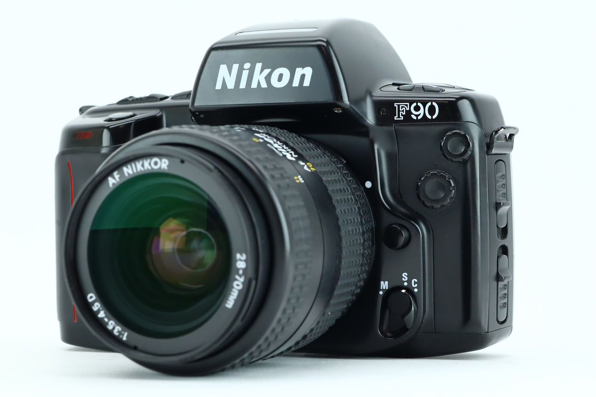 Nikon F90 + AFNIKKOR 28-70mm 3,5-4,5D