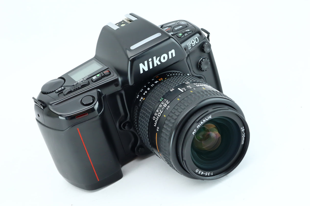 Nikon F90 + AFNIKKOR 28-70mm 3,5-4,5D