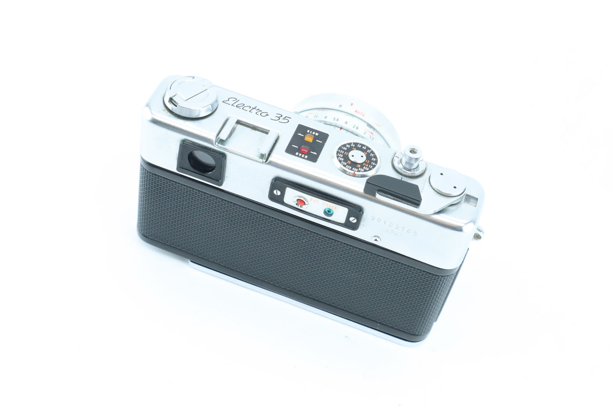 Yashica Electro 35 with Yashinon-DX 1,7 f=45mm