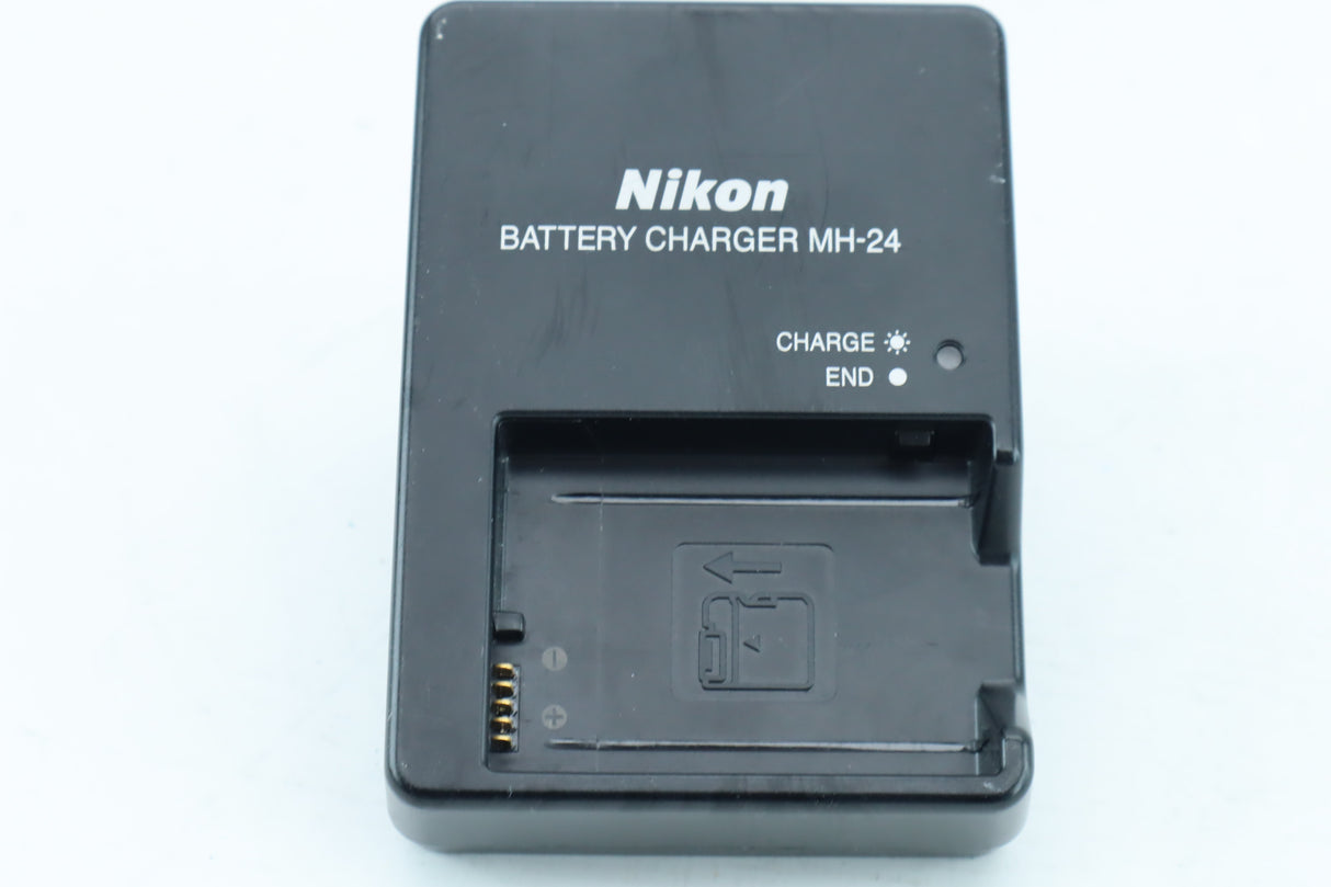 Nikon D5100 Kit with AF-S DX Nikkor 18-55mm f/3.5-5.6G