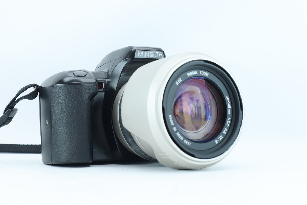 Minolta Dynax 303si 35mm SLR Kit with Sigma Zoom 28-105mm f/3.8-5.6