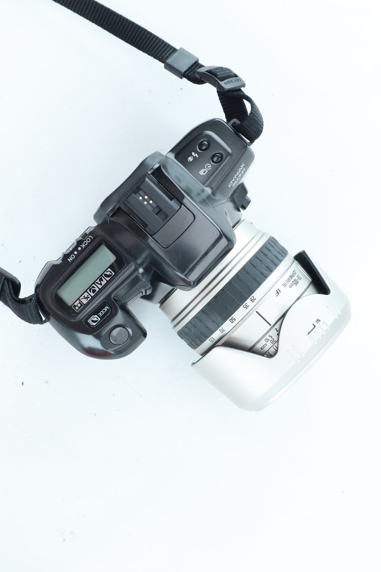 Minolta Dynax 303si 35mm SLR Kit with Sigma Zoom 28-105mm f/3.8-5.6