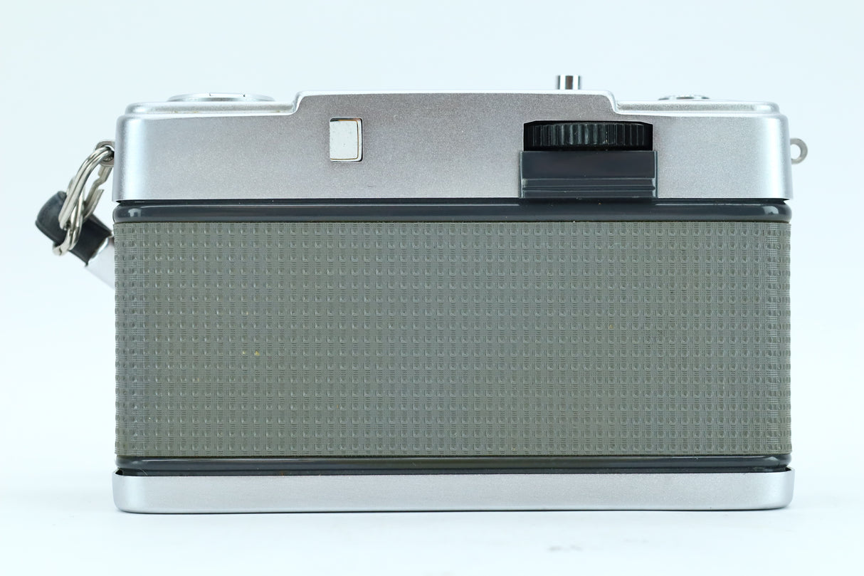 Olympus PEN EE, D.Zuiko 28mm f/3.5