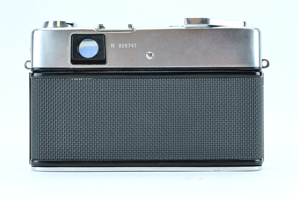 Yashica Minister III + Yashinon 45mm f/2.8 doet sluiter het weer?