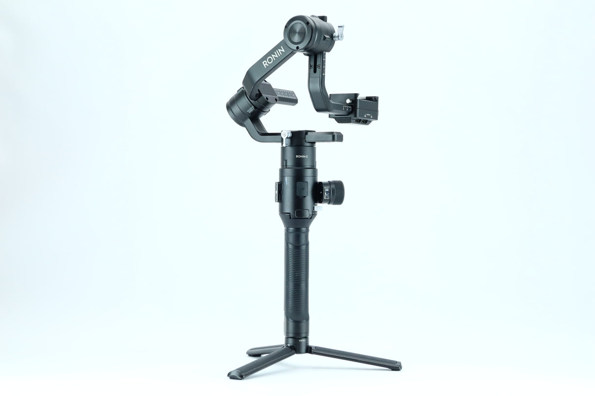 DJI Ronin-S – 3-Axis Motorized Gimbal Stabilizer for DSLR & Mirrorless Cameras