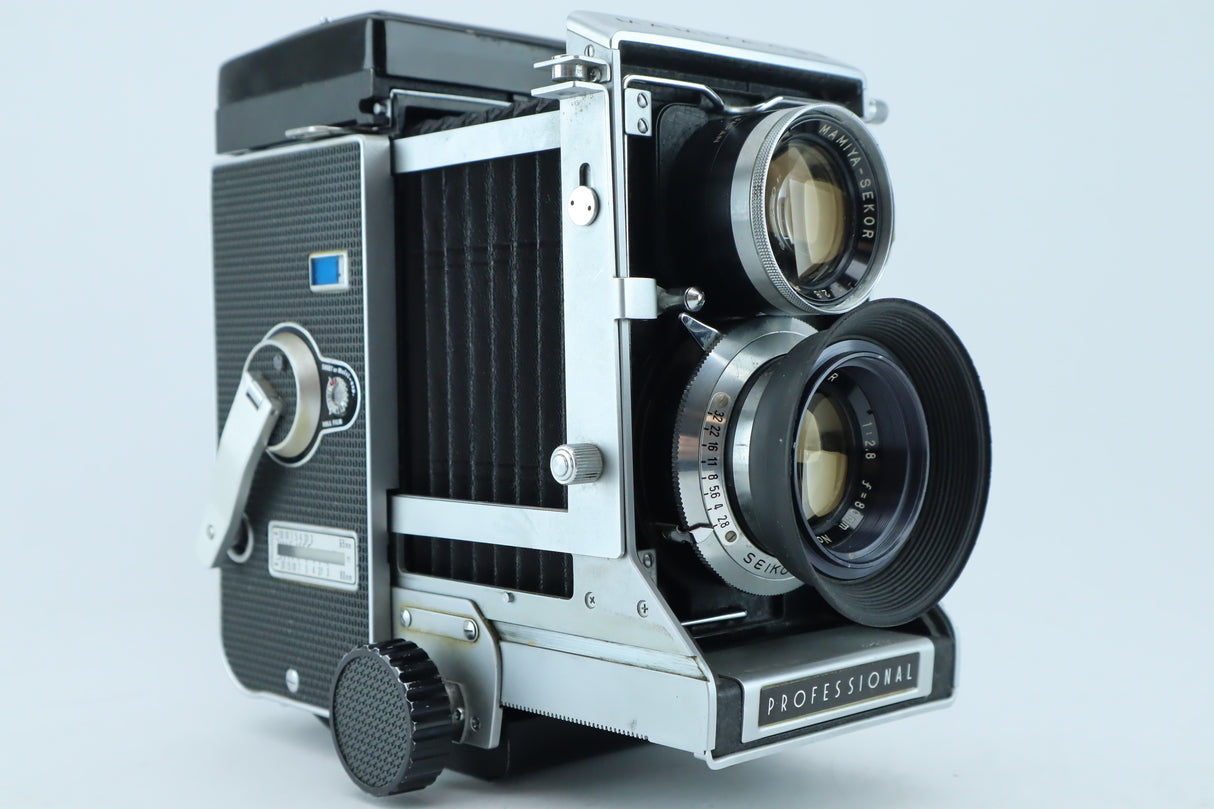 Mamiya C33 with two 2,8/80mm lenses