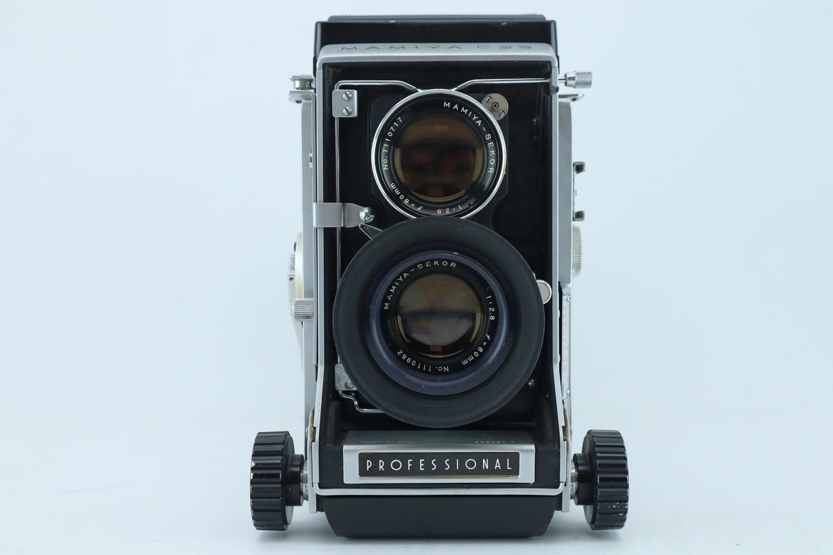 Mamiya C33 with two 2,8/80mm lenses