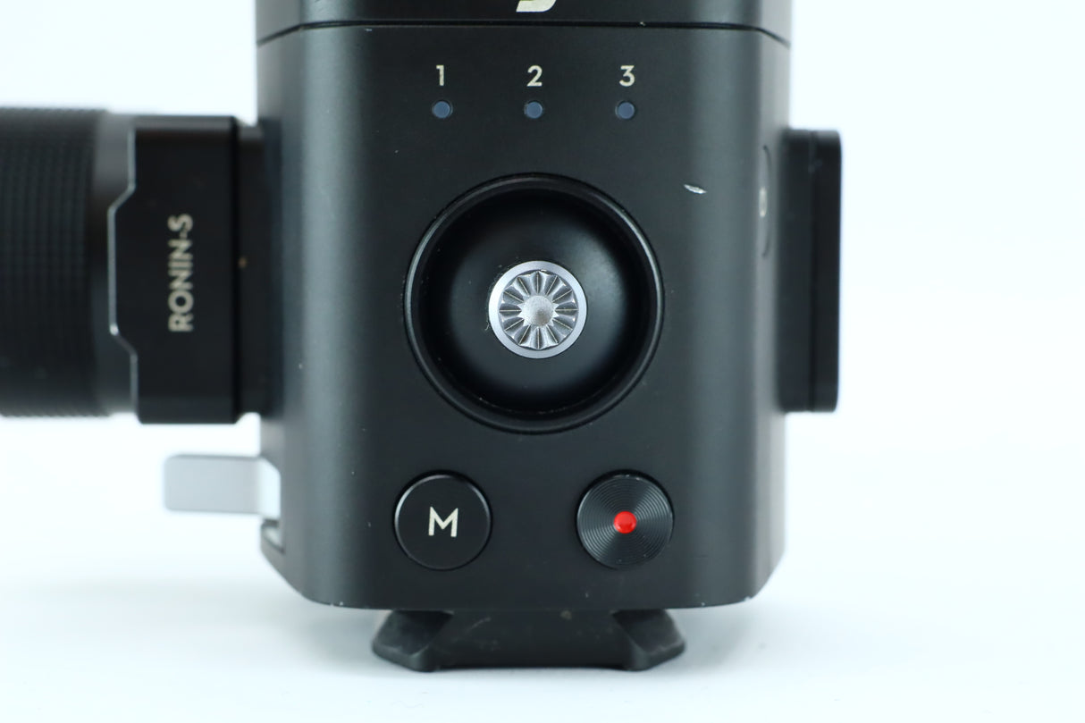 DJI Ronin-S – 3-Axis Motorized Gimbal Stabilizer for DSLR & Mirrorless Cameras