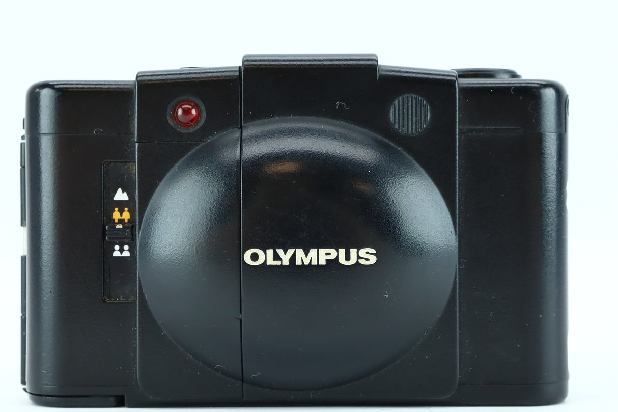 Olympus XA2 + D.Zuiko 35mm f/3.5