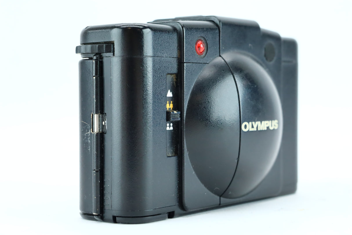 Olympus XA2 + D.Zuiko 35mm f/3.5