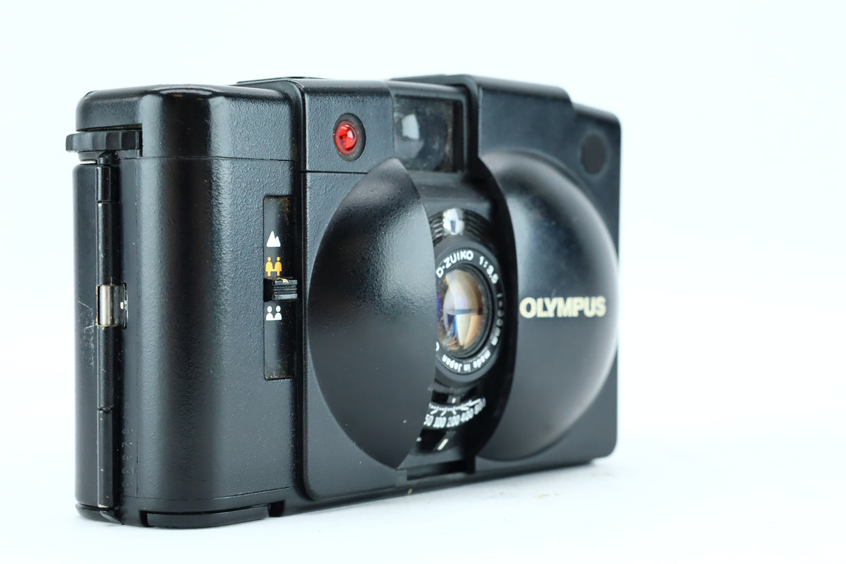 Olympus XA2 + D.Zuiko 35mm f/3.5