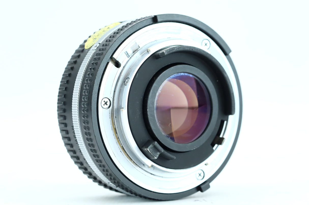 Nikon Nikkor 50mm f/1.8 (SN: 4352365)