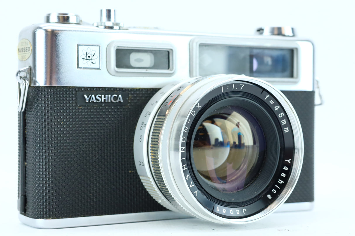 Yashica Electro 35 + Yashinon-DX 45mm f/1.7