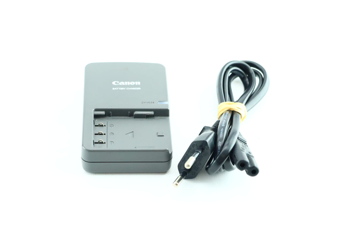 Canon EOS 400D with Canon zoom lens EF-S 18-55mm 1:3.5-5.6