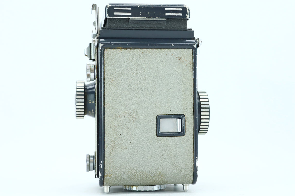 Yashica-44 + Yashikor 60mm f/3.5 – 4x4 Twin-Lens Reflex Camera for 127 Film