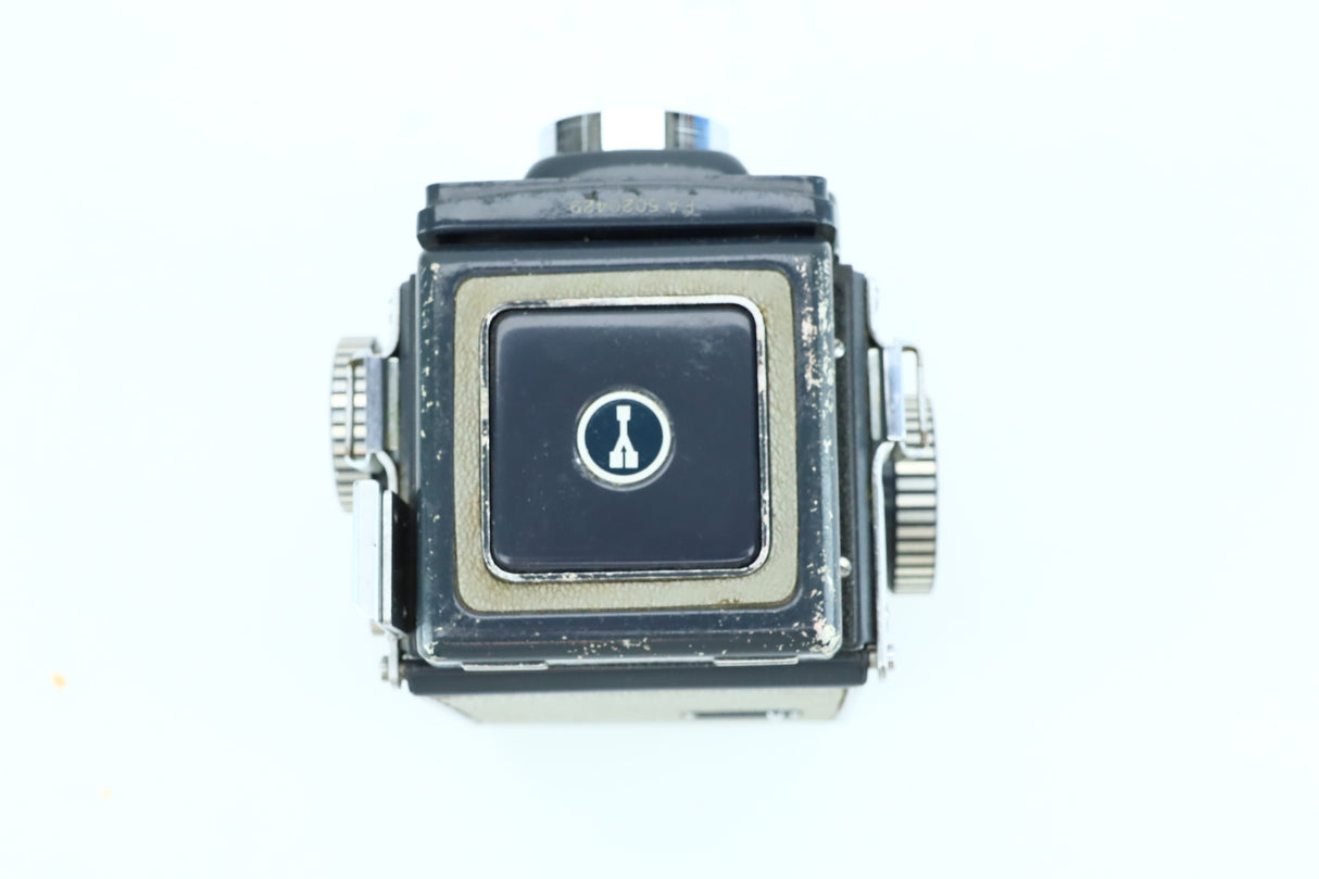 Yashica-44 + Yashikor 60mm f/3.5 – 4x4 Twin-Lens Reflex Camera for 127 Film