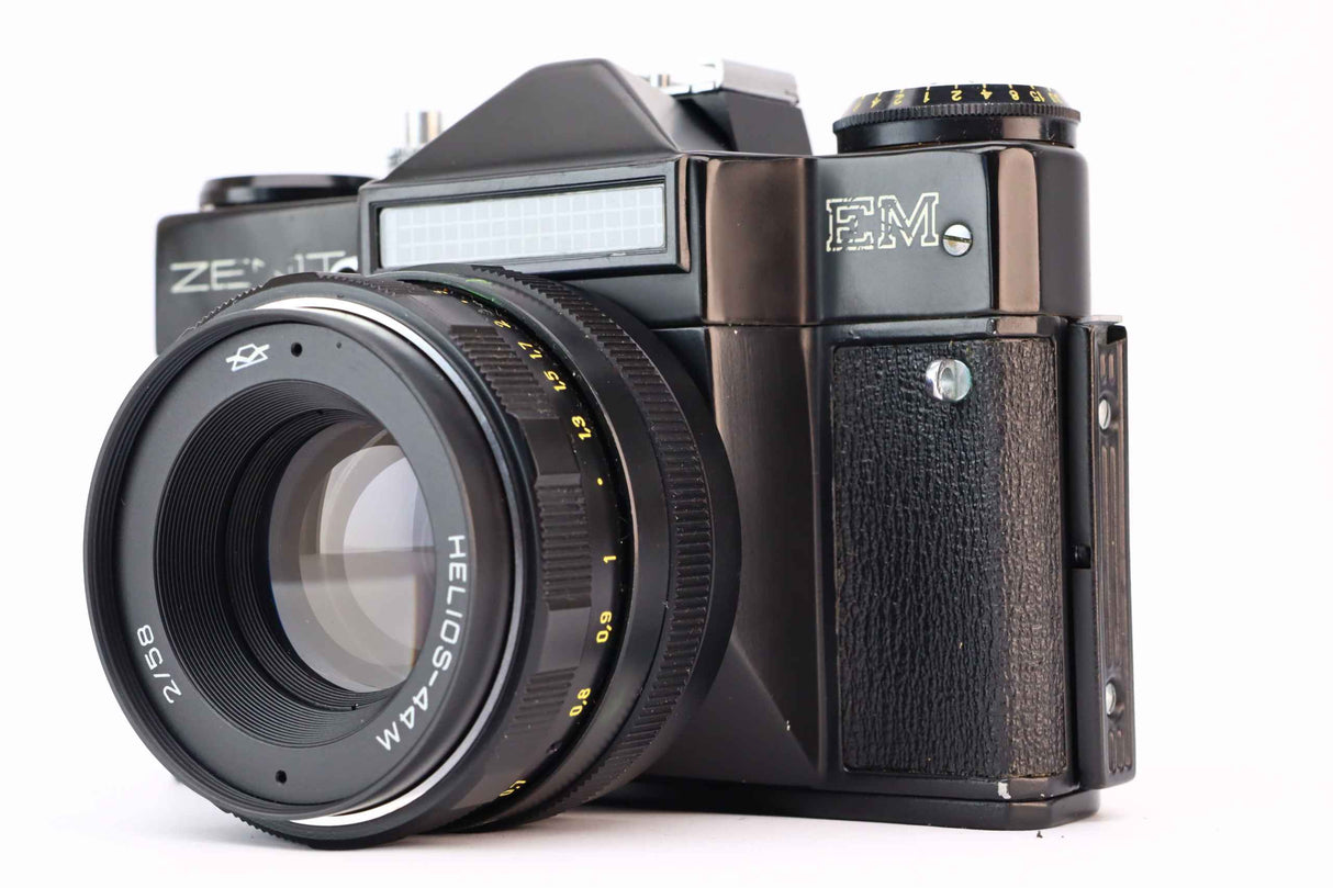 Zenit EM + Helios 44m 2/58 * Unique Bokeh