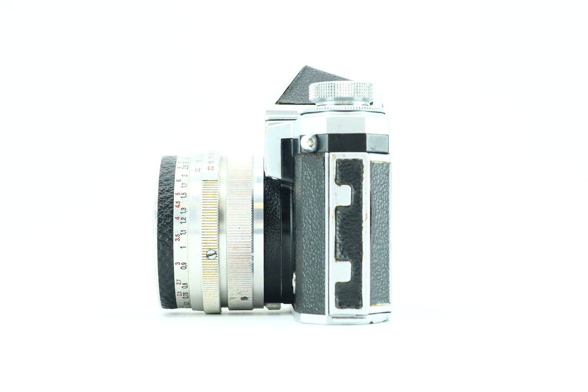 Praktina II A con obiettivo Carl Zeiss Tessar 2,8/50