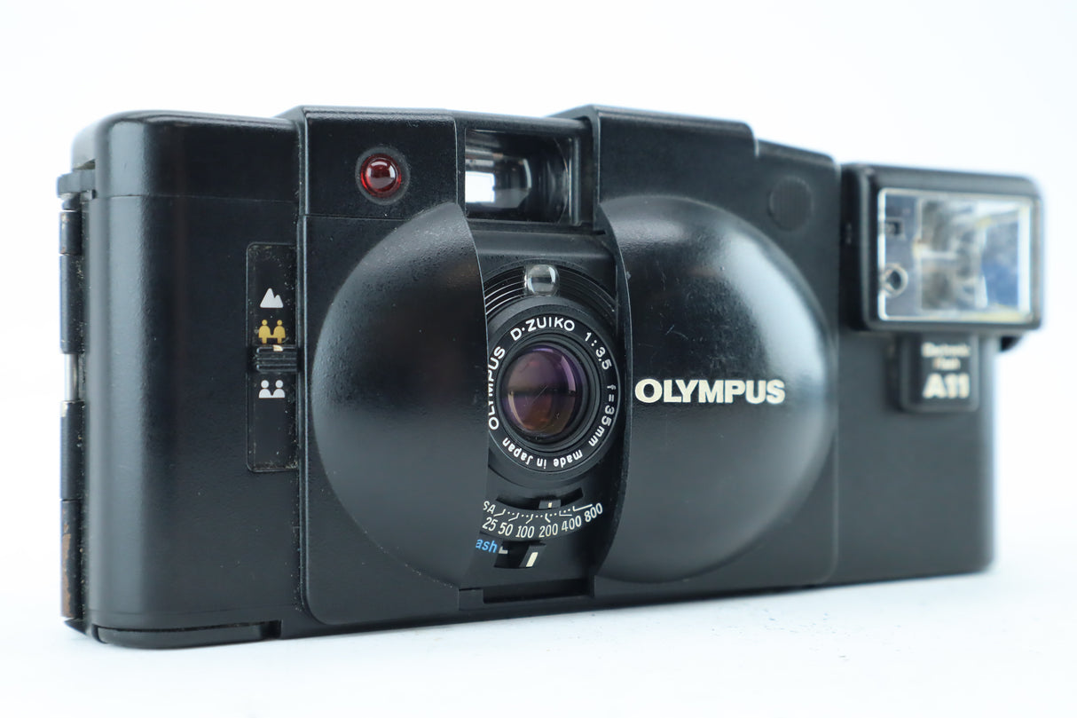 Olympus XA2 3,5/35mm with Electronic Flash A11