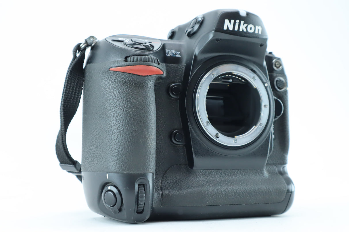 Nikon D2X