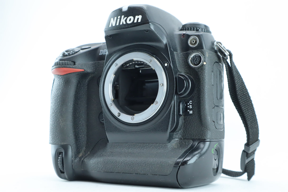 Nikon D2X