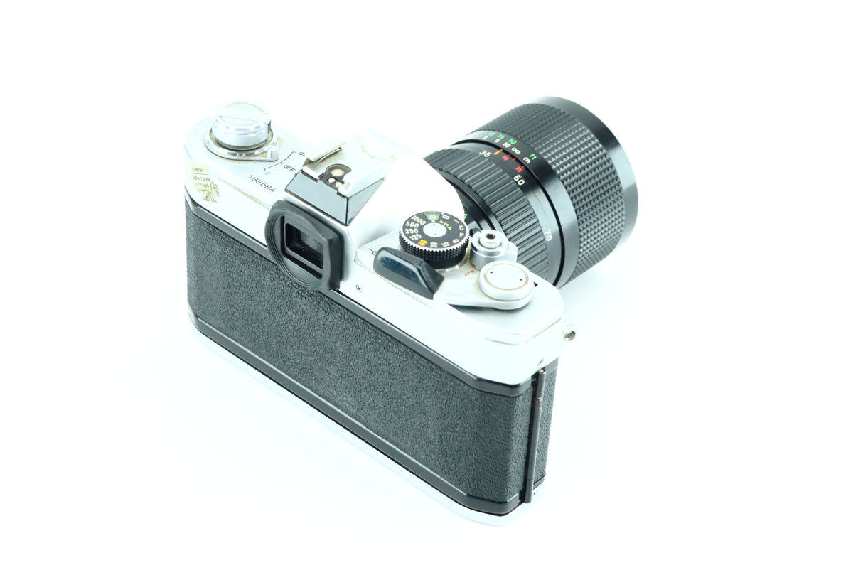 Canon FTb mit einem Canon-Zoomobjektiv FD 35-70 mm 1:4-Objektiv