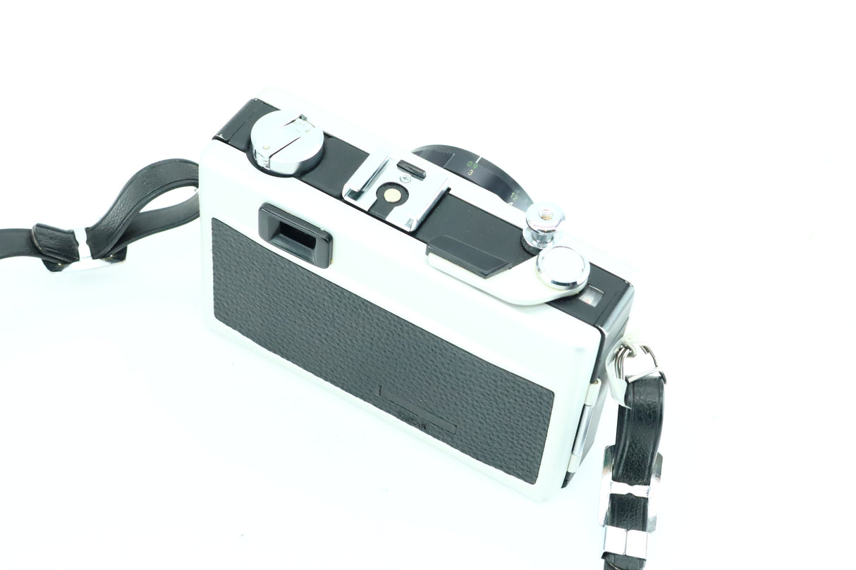 Ricoh 500G con obiettivo Rikenon f=40mm 1:2.8