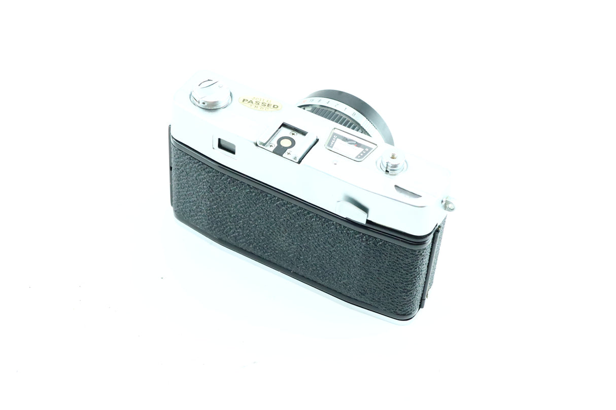 Petri 7s II con obiettivo Petri 2.8 45mm