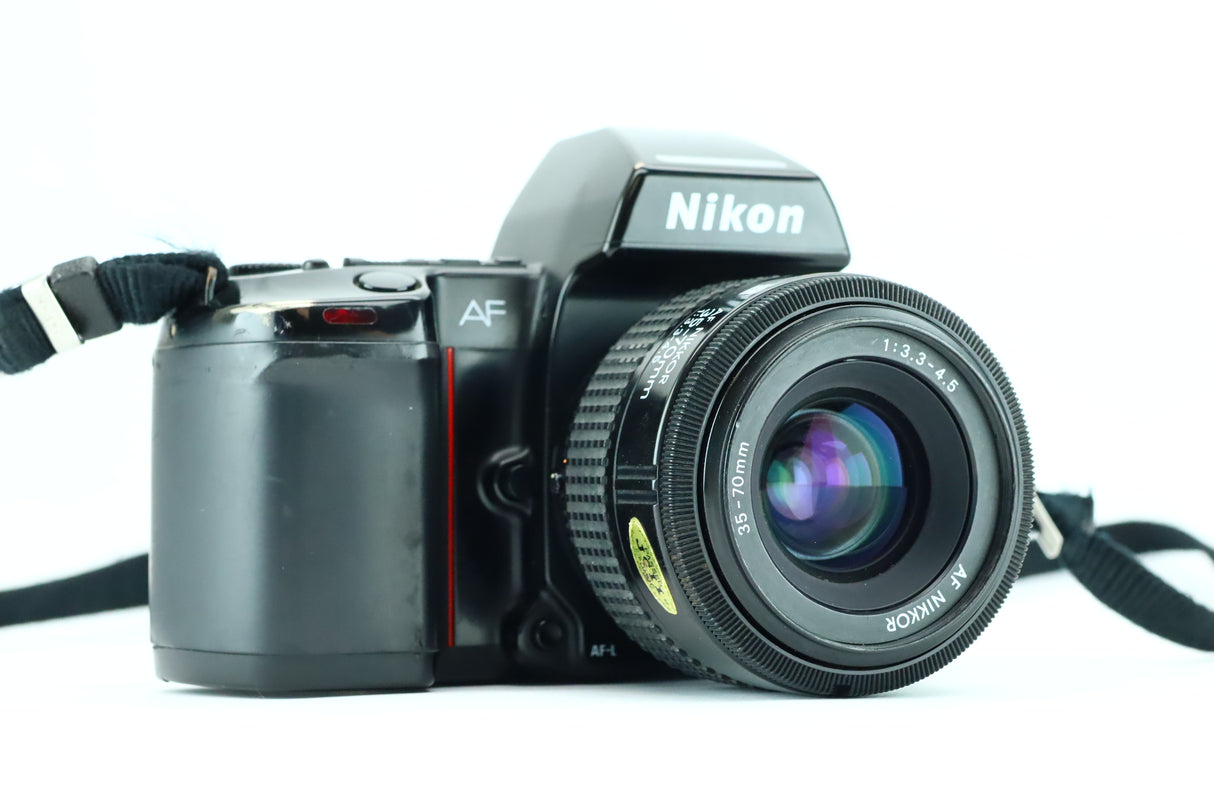 Nikon AF F-801 con obiettivo AF Nikkor 35-70mm 1:3.3-4.5