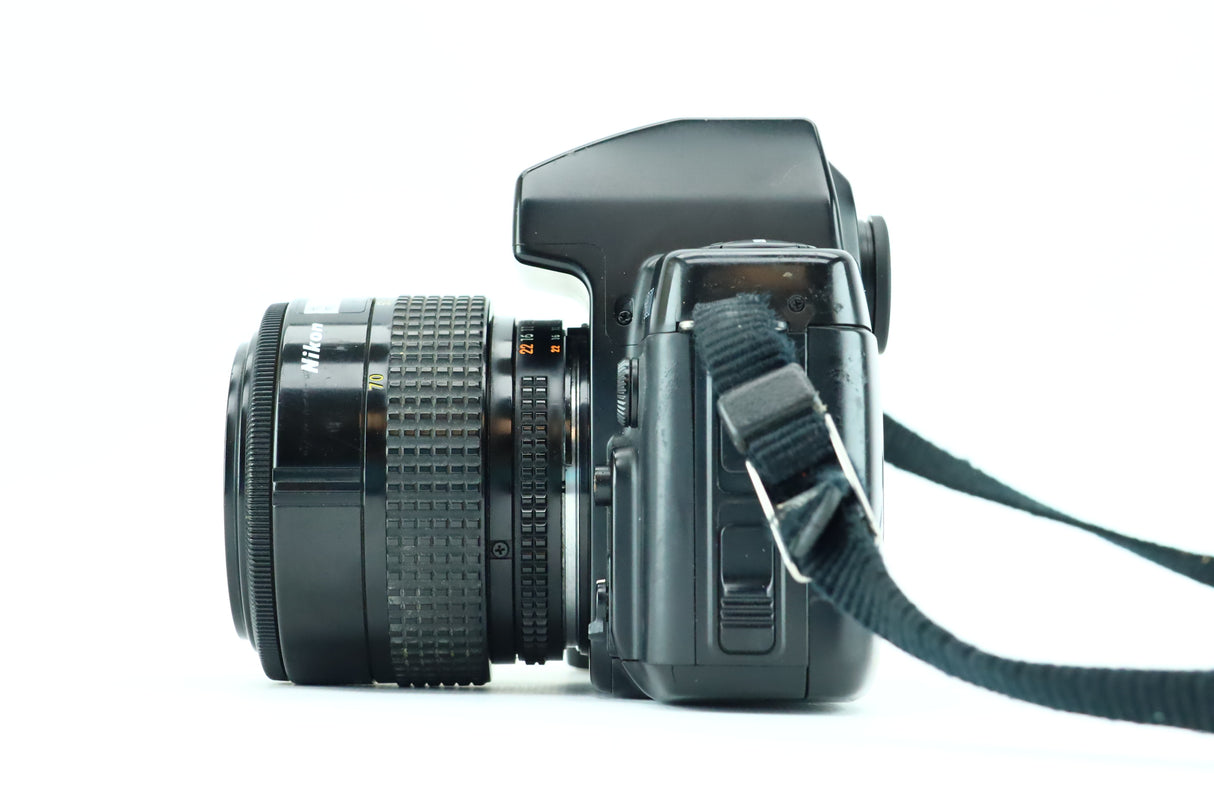 Nikon AF F-801 con obiettivo AF Nikkor 35-70mm 1:3.3-4.5