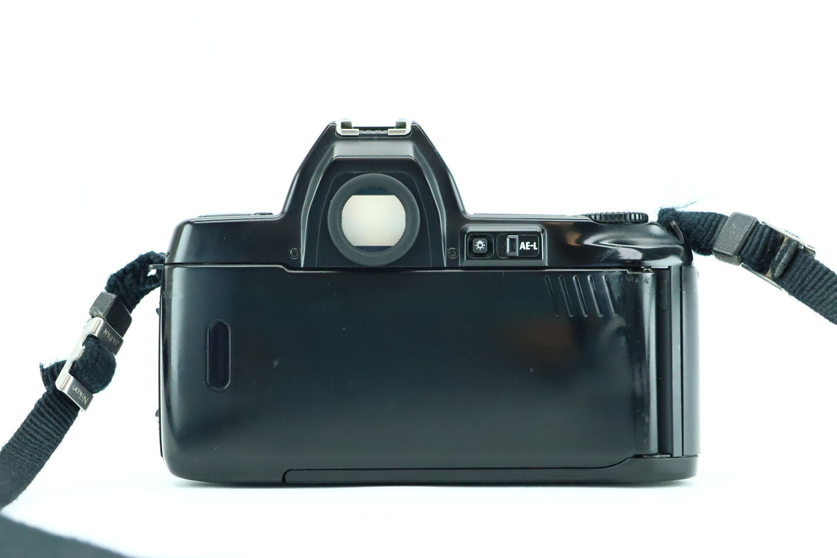 Nikon AF F-801 con obiettivo AF Nikkor 35-70mm 1:3.3-4.5