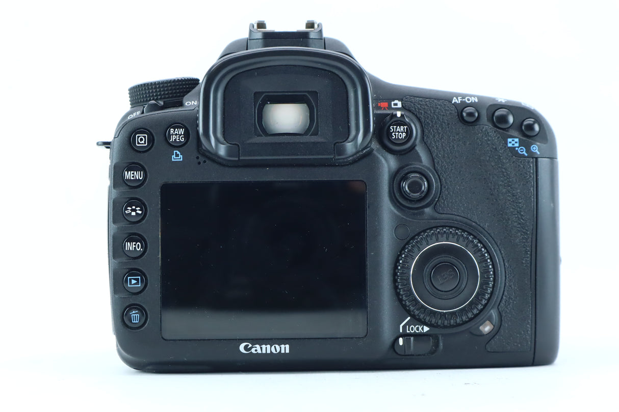 Canon EOS 7D with Canon EF 28–90mm f/4–5.6 Zoom Lens