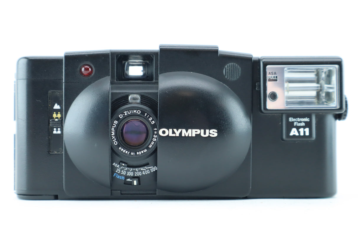 Olympus XA 2 with D.Zuiko 3,5/35mm & flash A11