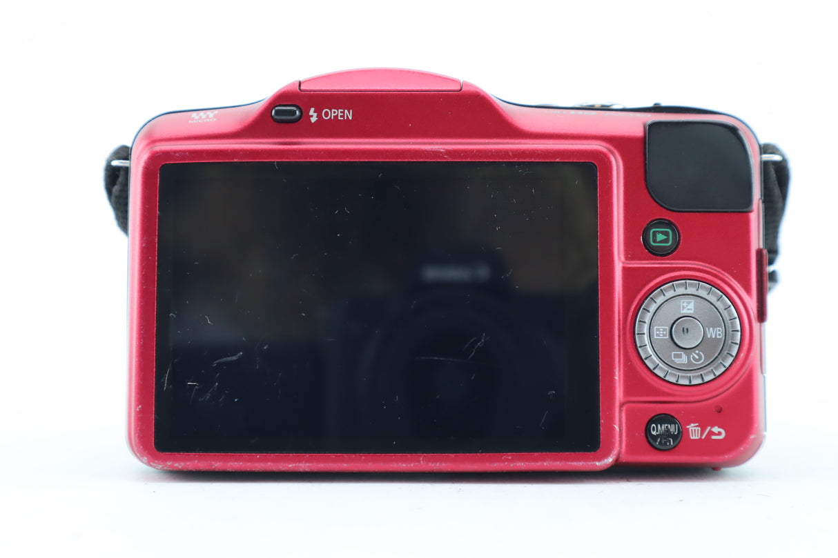 Lumix Panasonic DMC-GF3 with G Vario 14-42mm