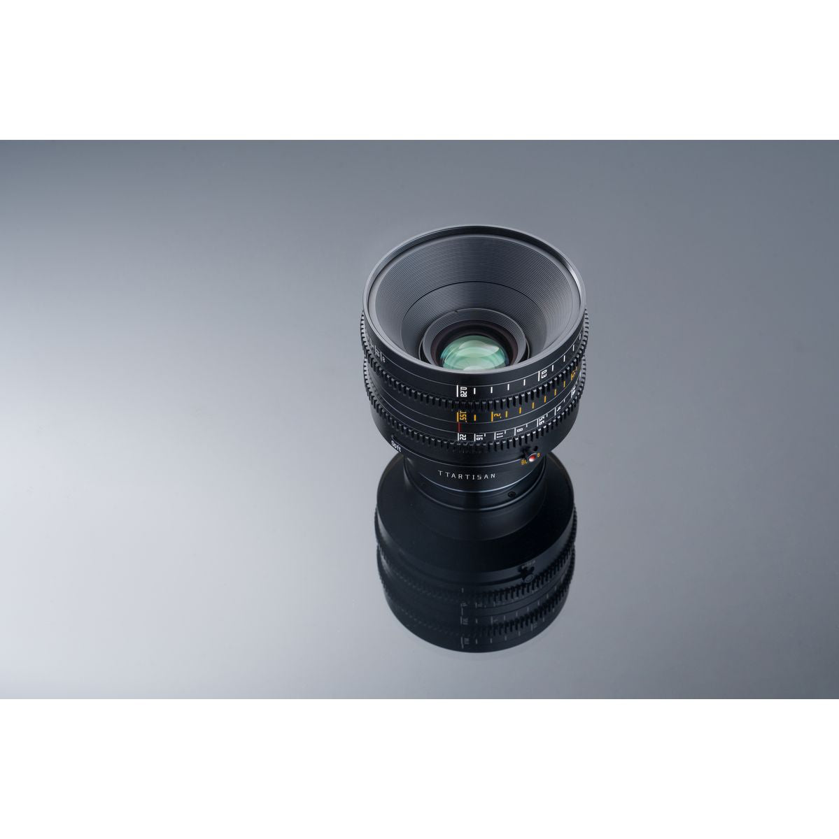 TTArtisan 35mm T2.1 Fuji-X Mount - image 4 of 5