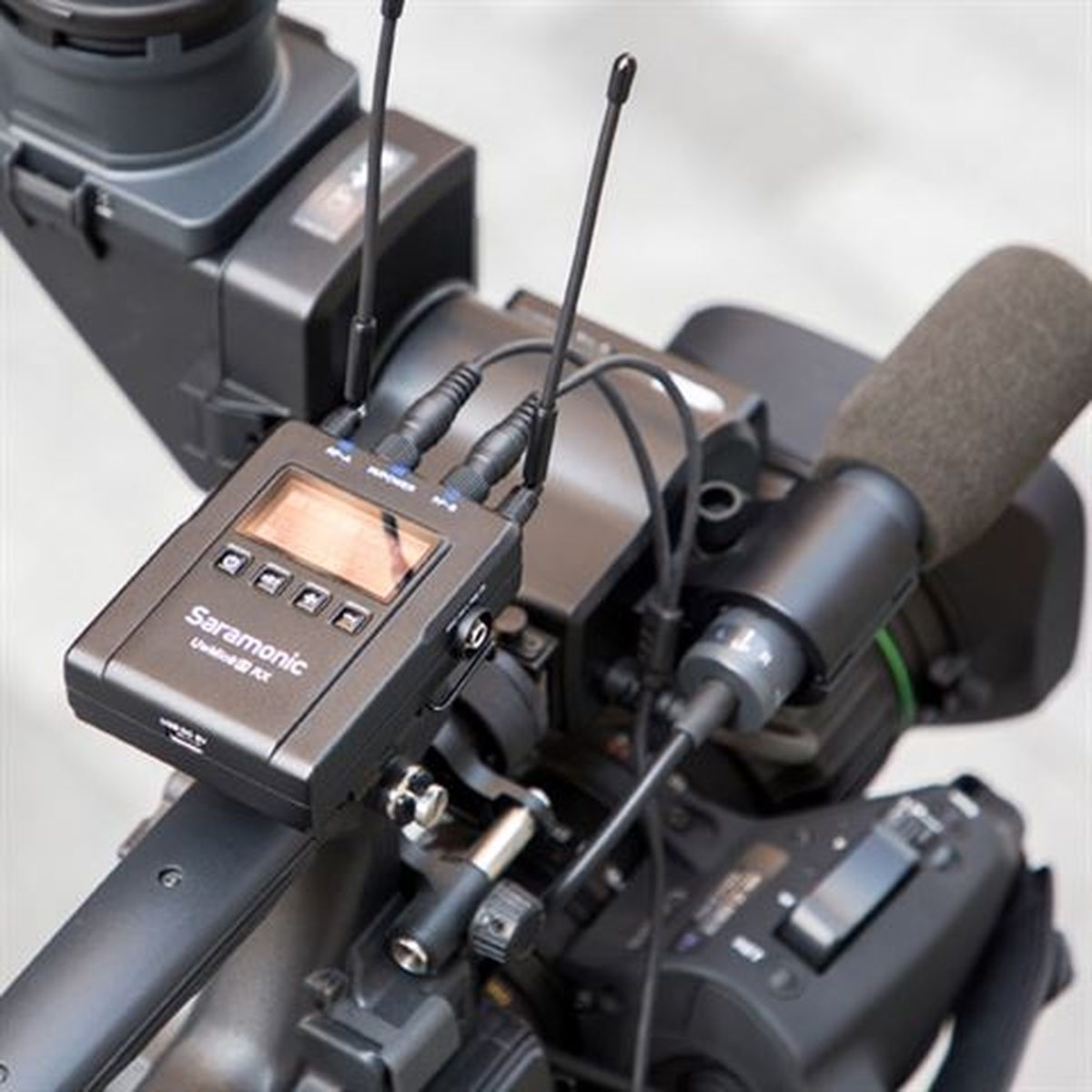 Saramonic Lavalier Mic Set UWMIC9S TX9S + TX9S + RX9S Uhf - image 3 of 5