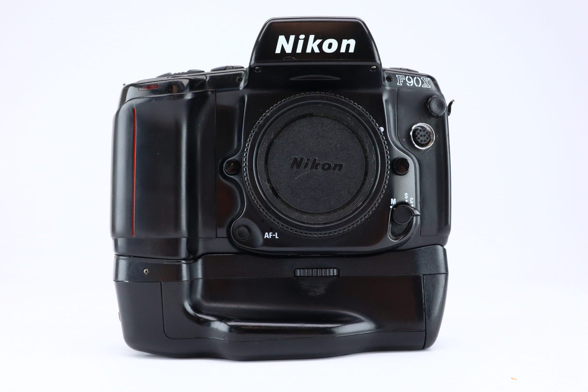 Nikon F90X + Nikon MB-10 battery grip