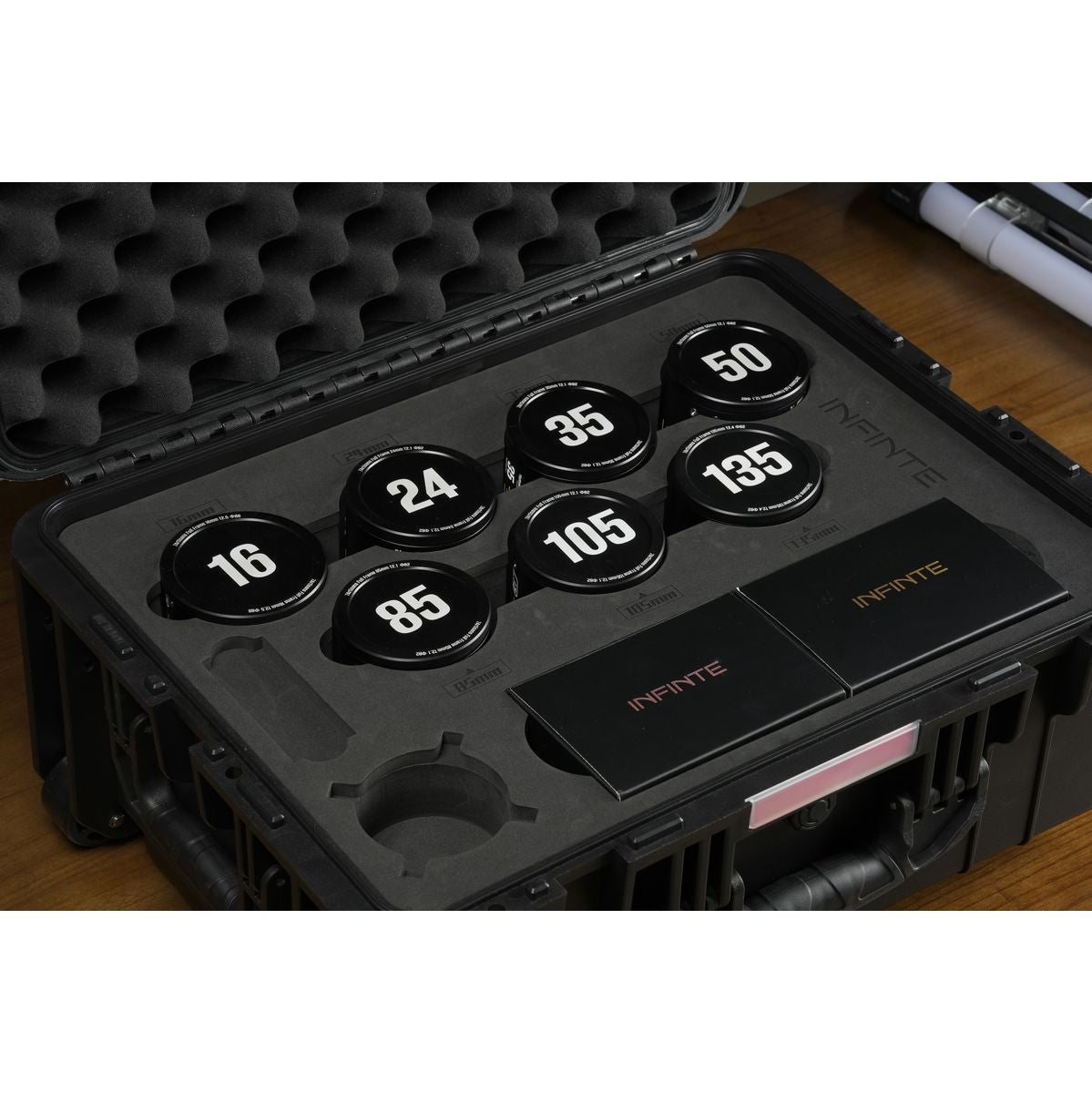 7Artisans Infinte Cinema Kit 7 Lenses + Case Black PL-Mount - image 3 of 5