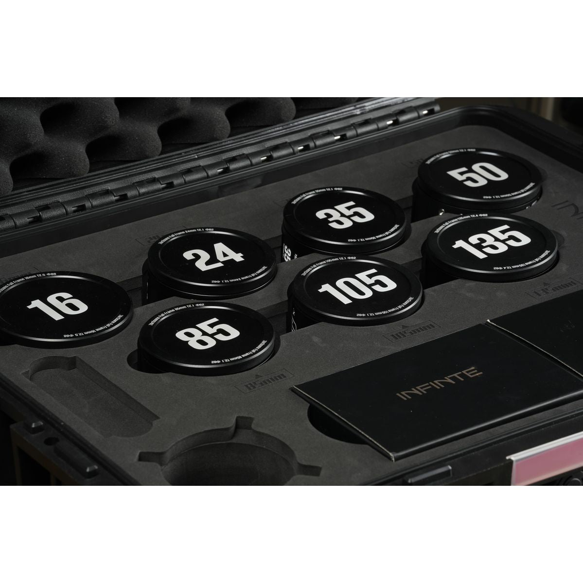 7Artisans Infinte Cinema Kit 7 Lenses + Case Black PL-Mount - image 4 of 5
