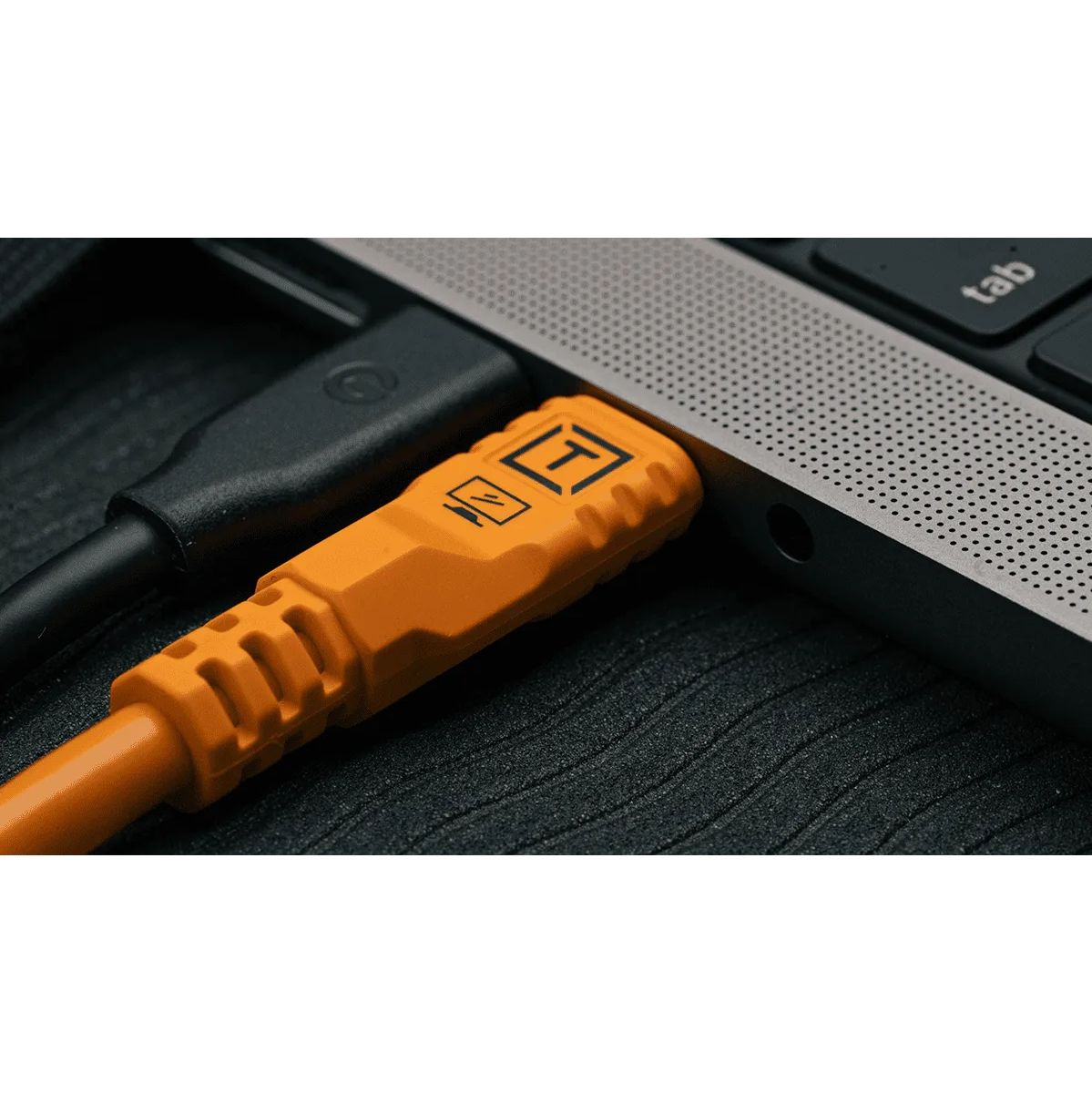 TetherTools TetherPro Optima 10G USB-C 15' (4.6m) Straight To Right H - image 2 of 3