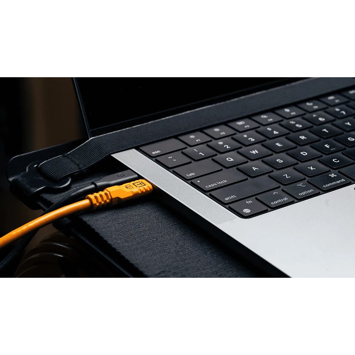 TetherTools TetherPro Optima 10G USB-C 15' (4.6m) Straight To Right H - image 3 of 3