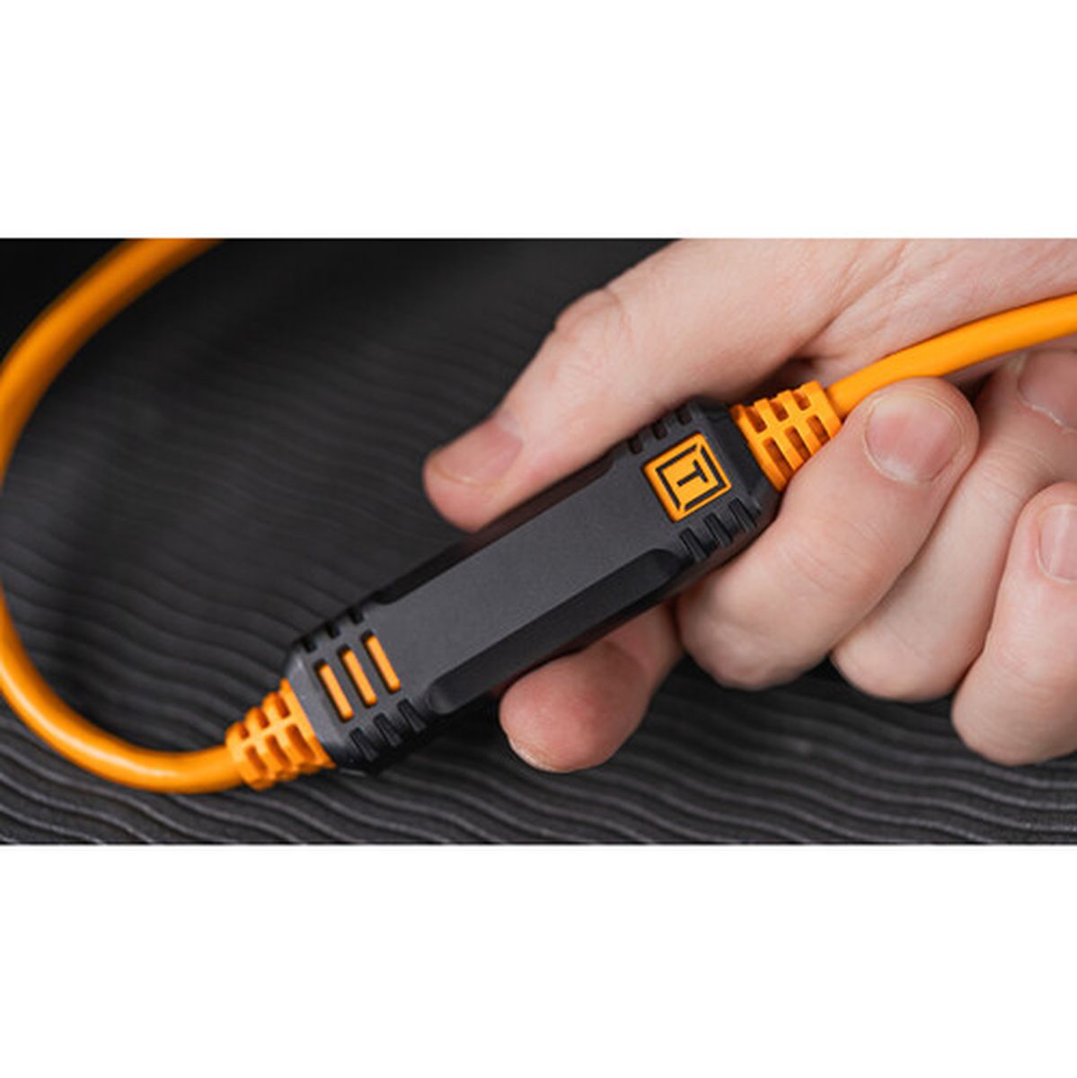 TetherTools TetherPro USB-C to USB-C (9.4m) Straight to Right Angle - image 4 of 5