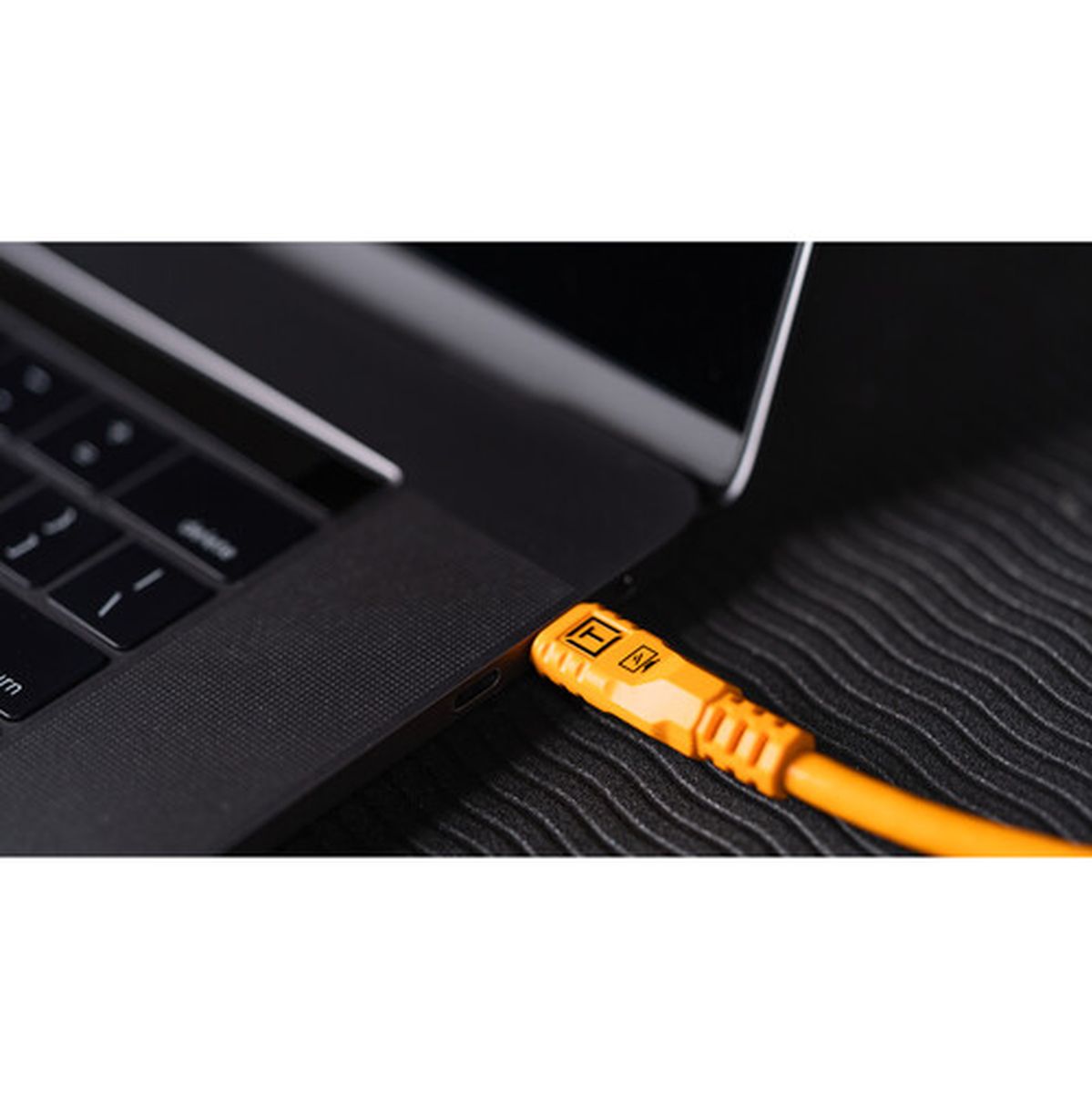 TetherTools TetherPro USB-C to USB-C (9.4m) Straight to Right Angle - image 5 of 5