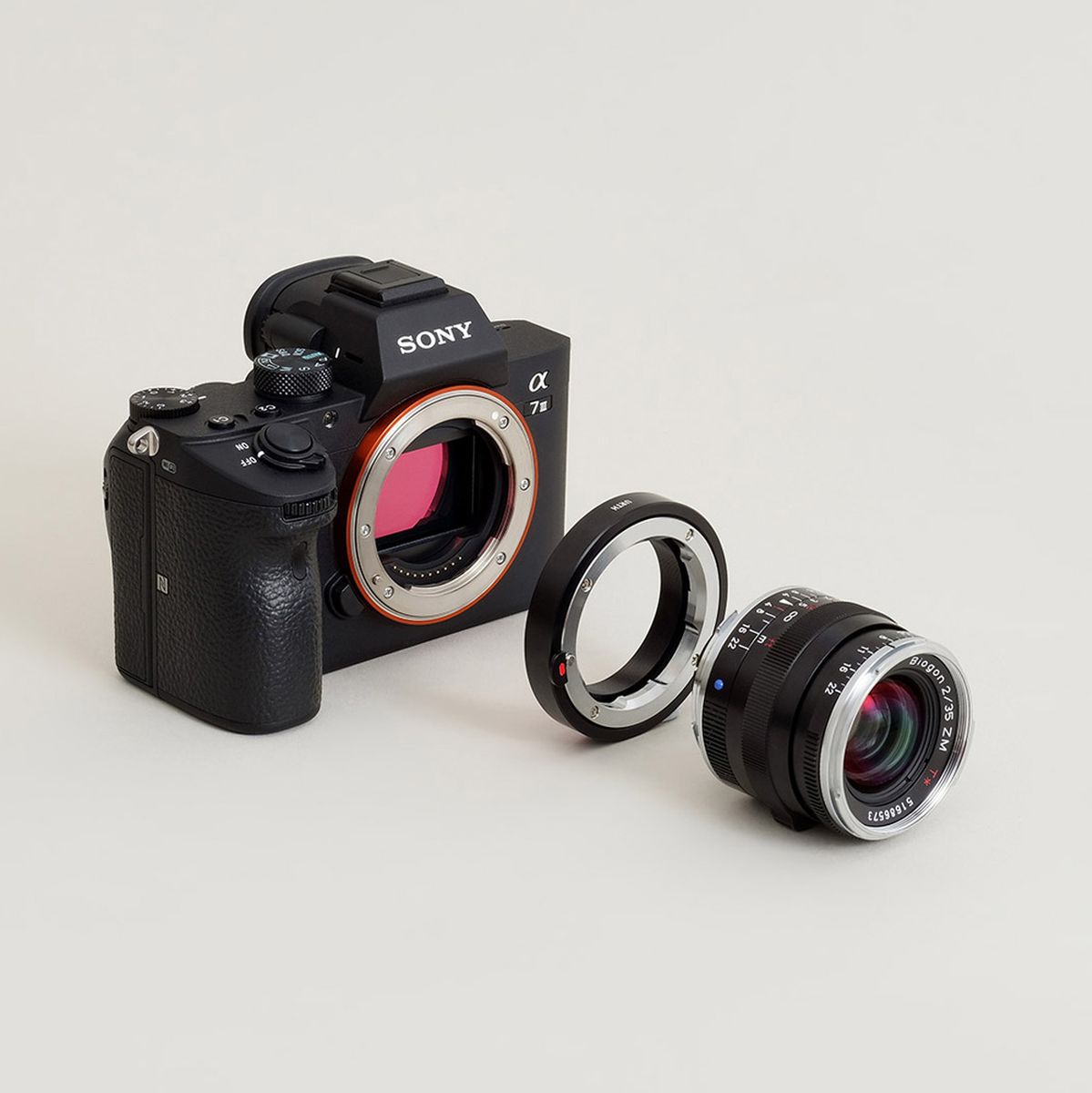 Urth Lens Mount Adapter: Compatible w/ Leica M Lens To Sony